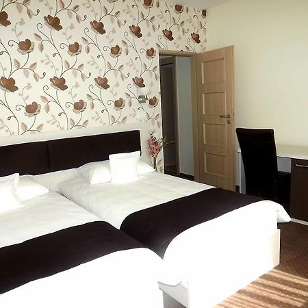 West Plaza Residence Boekarest Kamer foto