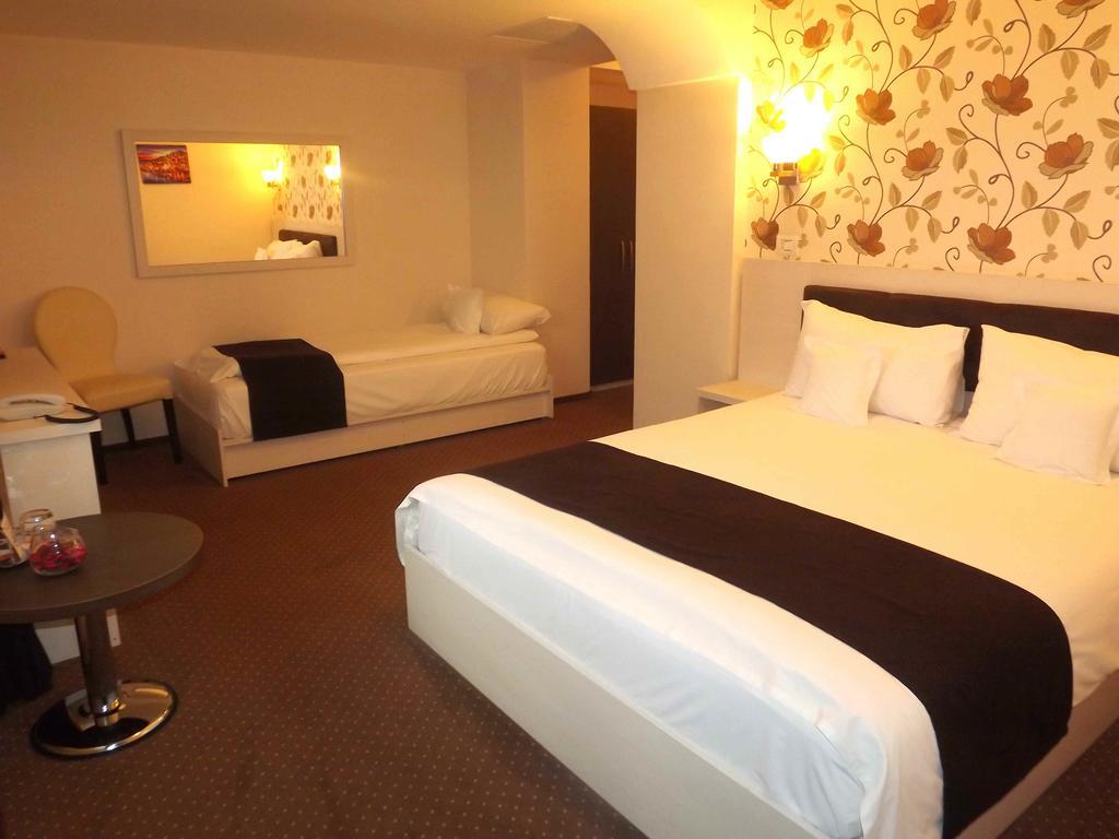 West Plaza Residence Boekarest Kamer foto
