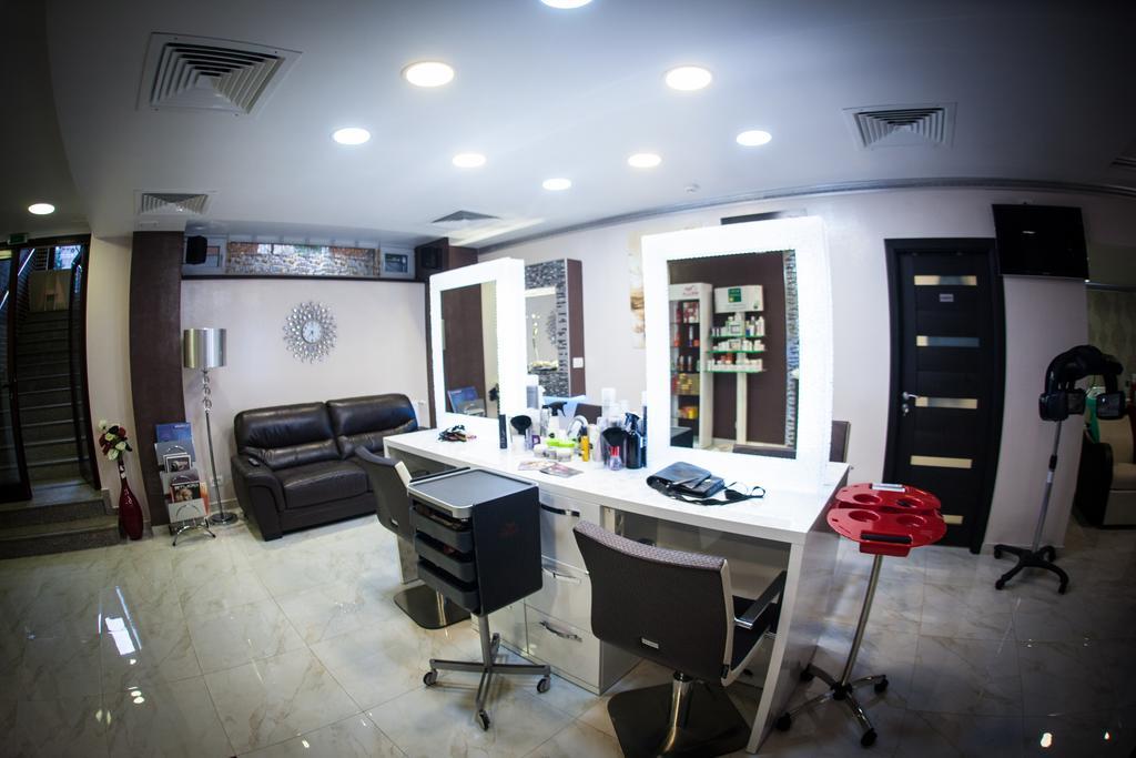 West Plaza Residence Boekarest Buitenkant foto