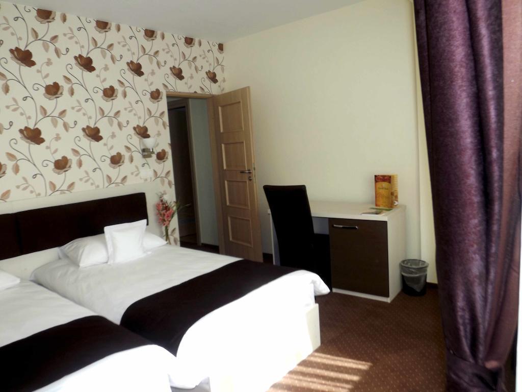 West Plaza Residence Boekarest Kamer foto