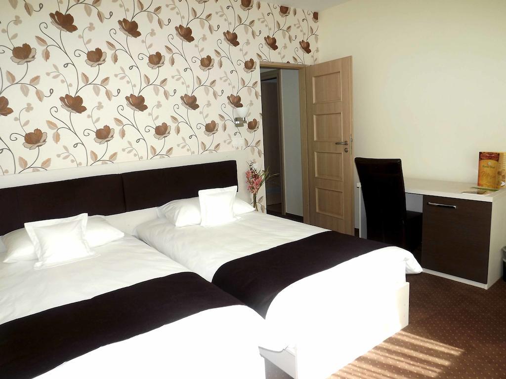 West Plaza Residence Boekarest Kamer foto