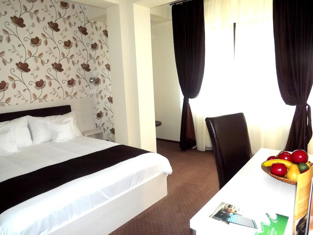 West Plaza Residence Boekarest Kamer foto