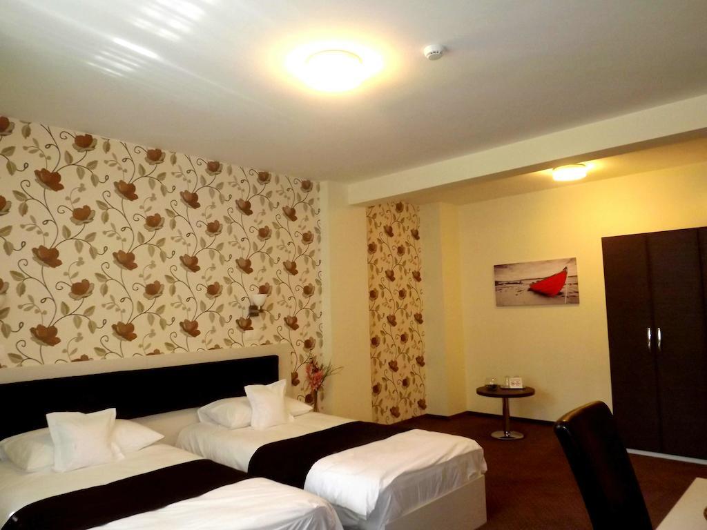 West Plaza Residence Boekarest Kamer foto