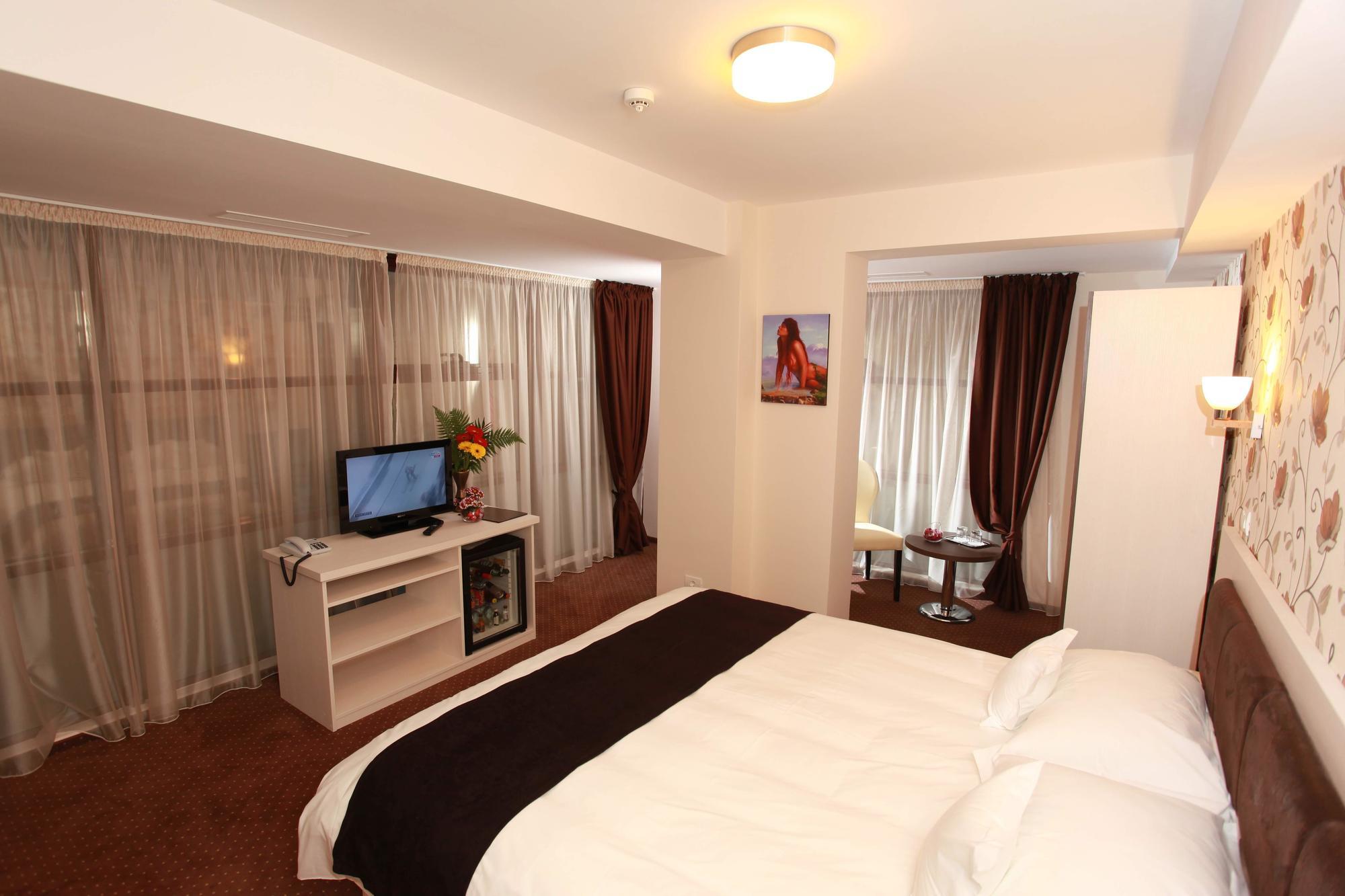 West Plaza Residence Boekarest Buitenkant foto