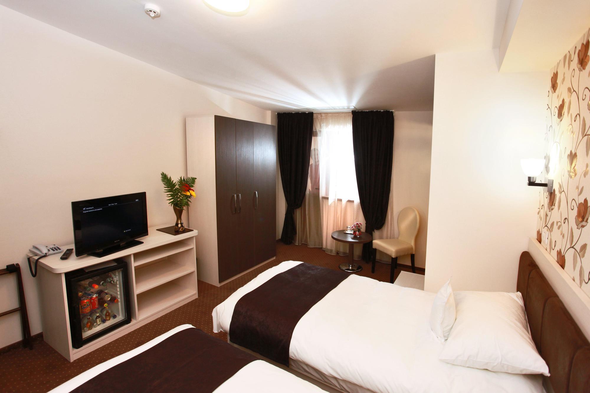 West Plaza Residence Boekarest Buitenkant foto